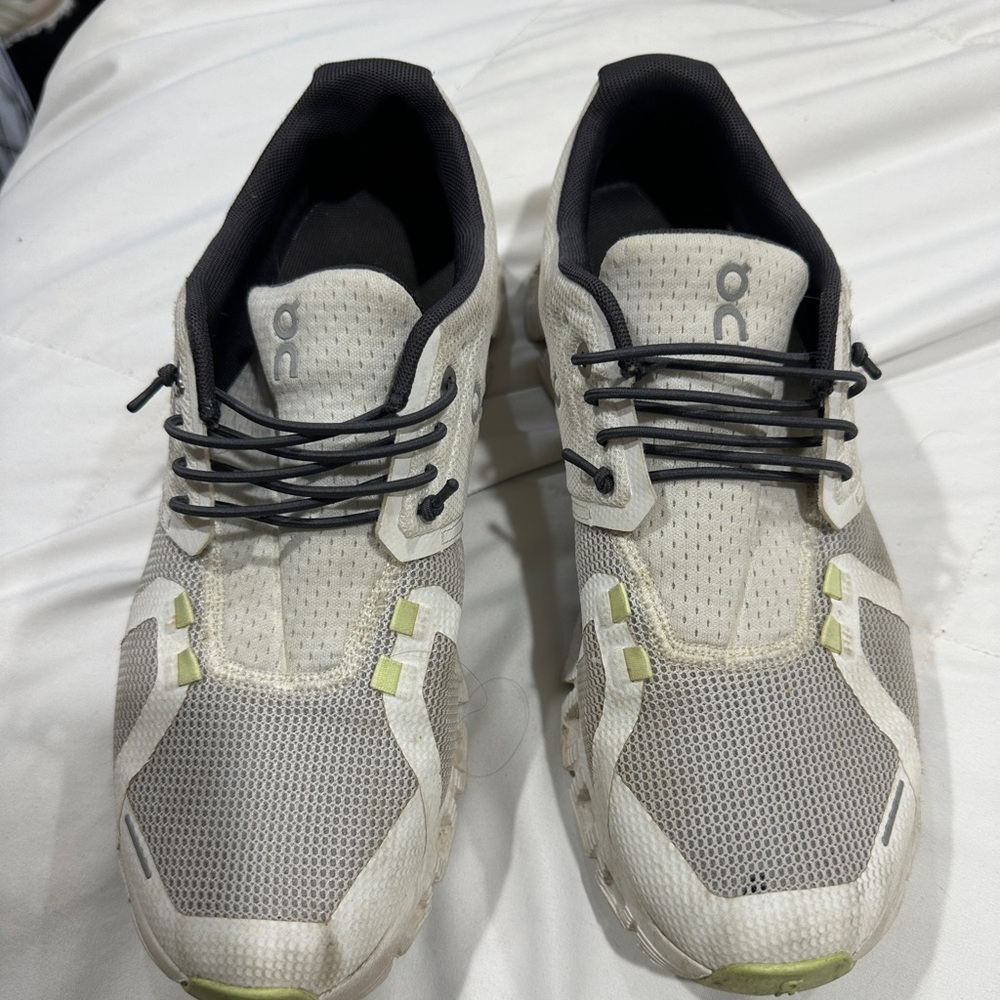 NWT On Cloud Push White 8.5